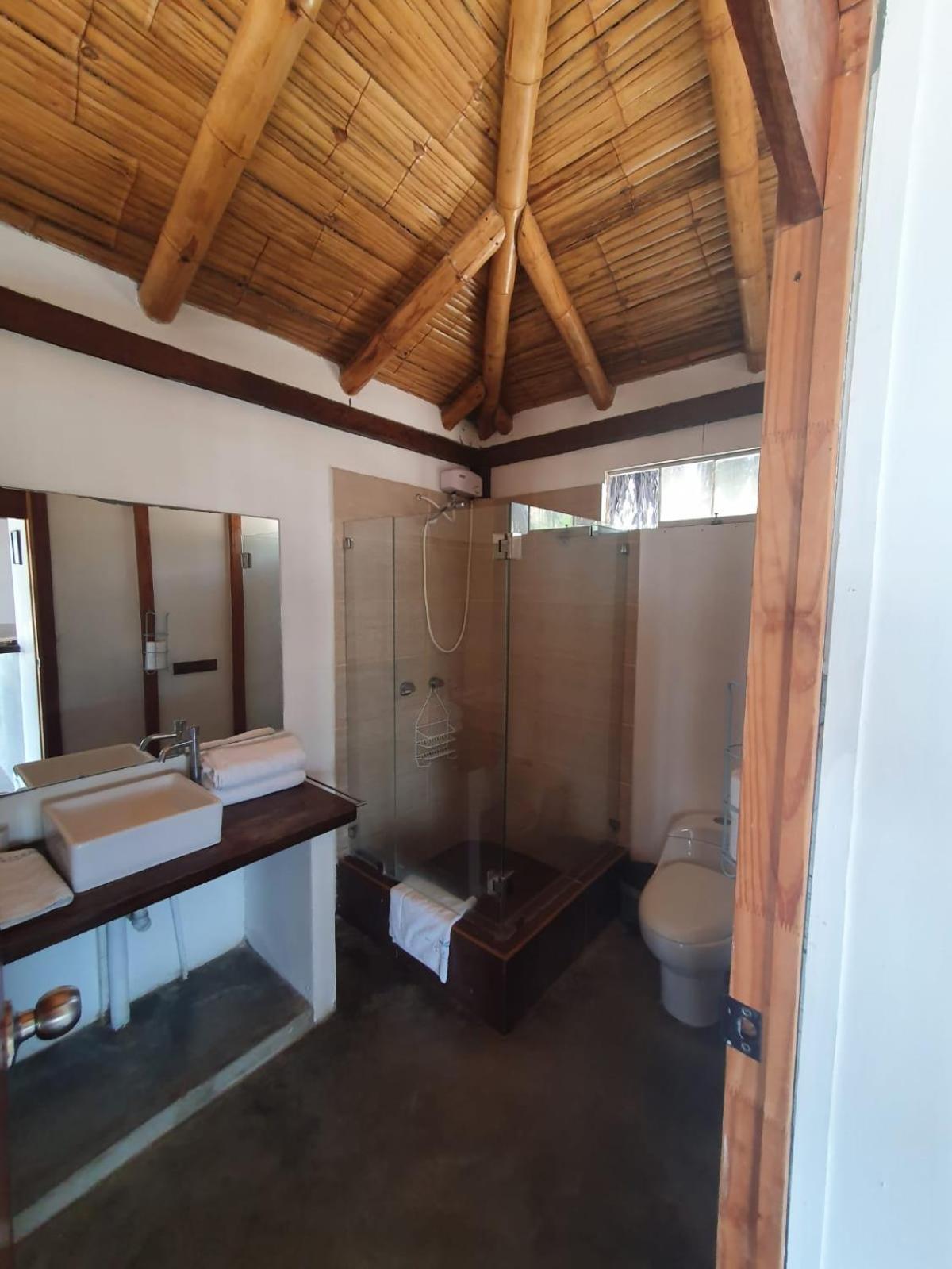 Hoja De Palma Bungalows Canoas de Punta Sal Exteriör bild